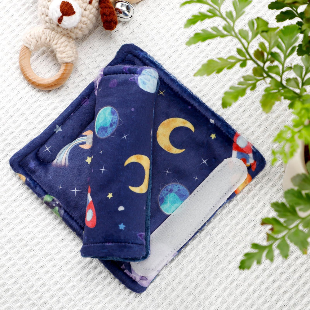 Pea Pod breathable fabric strap cover reduces irritation on sensitive skin.