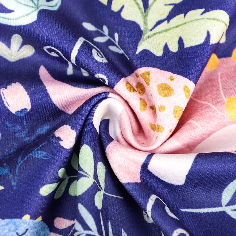 Pea Pod Evenlop Closure pillowcase keeps pillows secure and tidy.