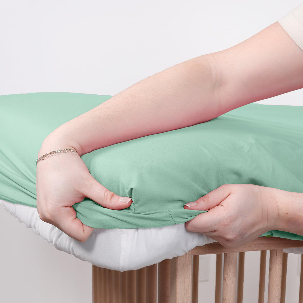 The Peanutshell breathable fabric: soft, skin-friendly comfort for nap times.