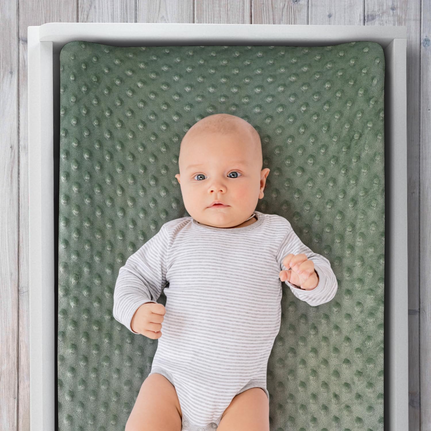 The Peanutshell cover's center buttonhole supports strap use during diaper changes.