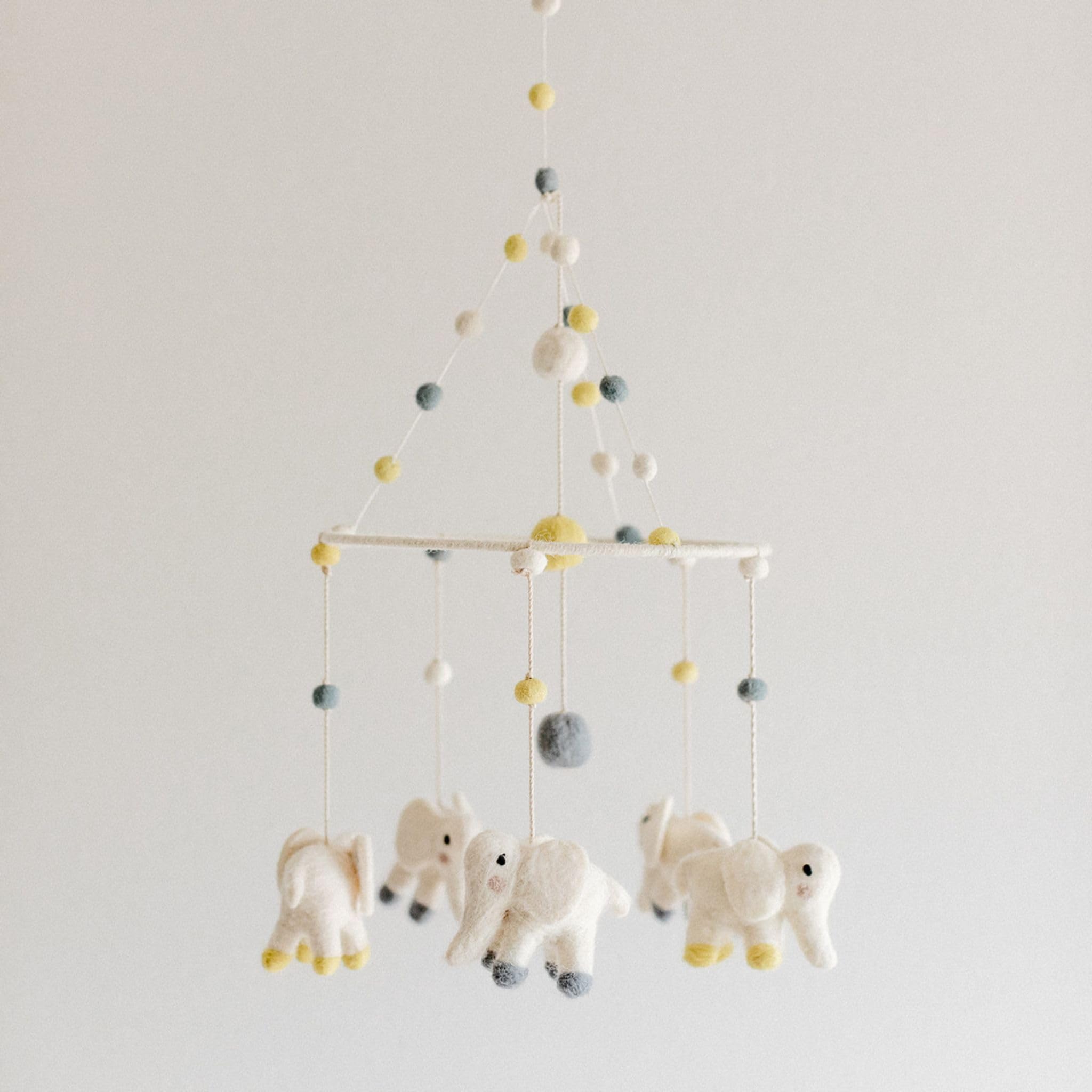 PEHR gift-ready packaging makes this mobile a ready-to-gift newborn present.