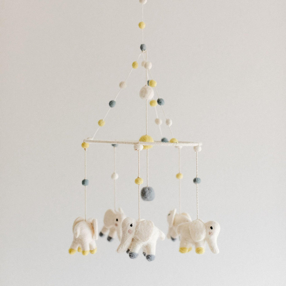 PEHR gift-ready packaging makes this mobile a ready-to-gift newborn present.
