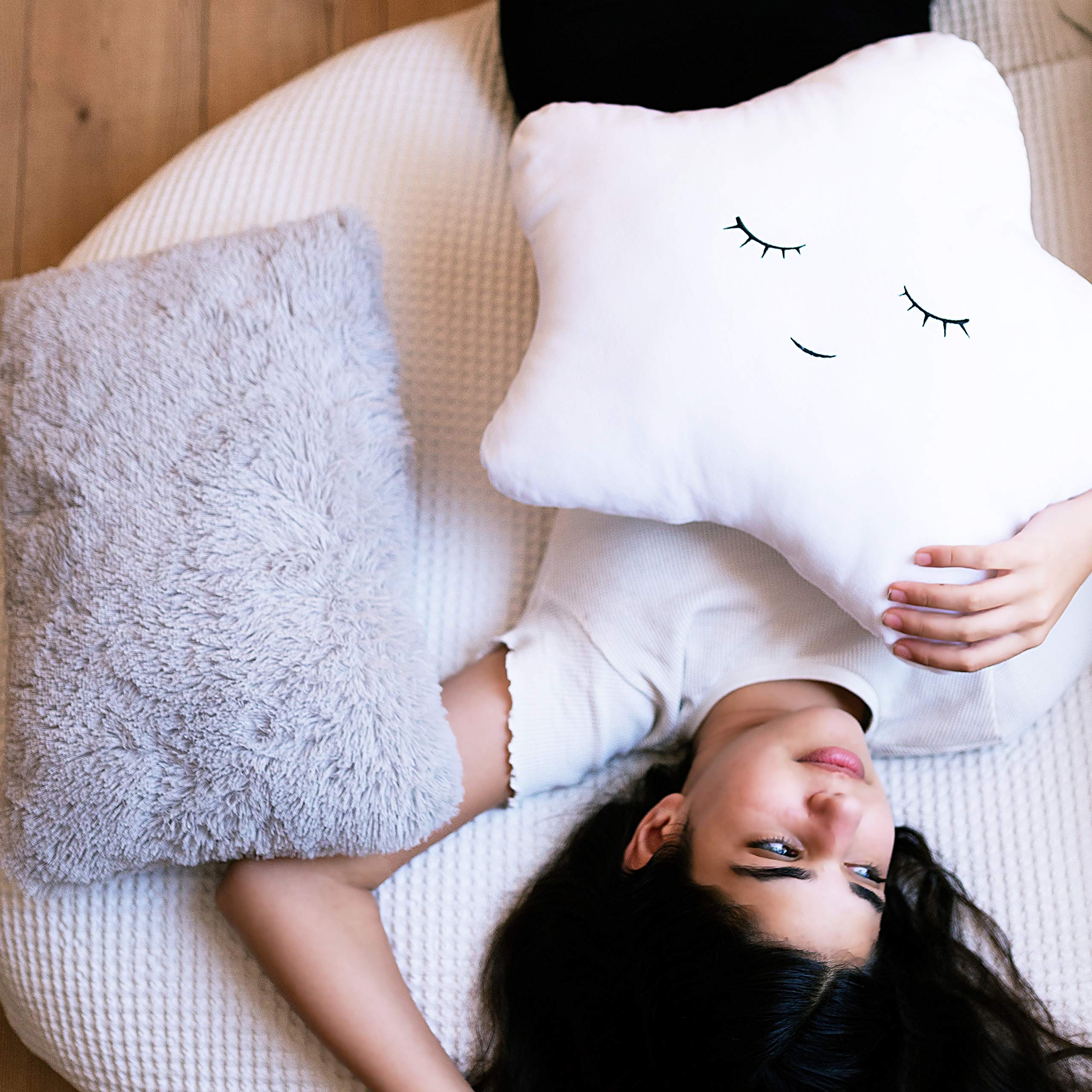 Perfectto Design white star pillow closeup showcases soft plush fibers ideal for cuddling.