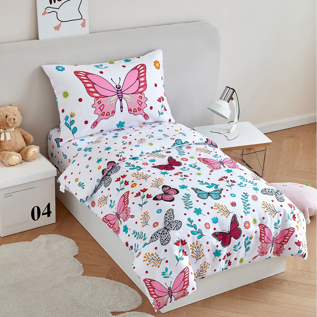 PERFEMET reversible design shows two cheerful sides for quick room refresh.