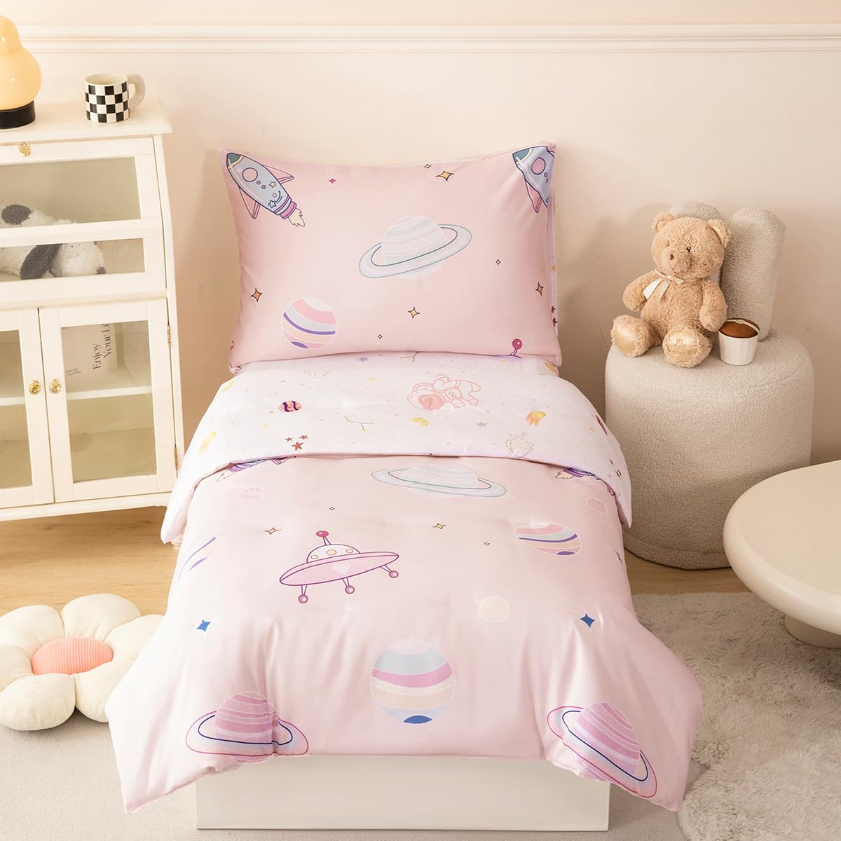 PERFEMET space-theme comforter featuring astronaut planets for cozy bedtime moments