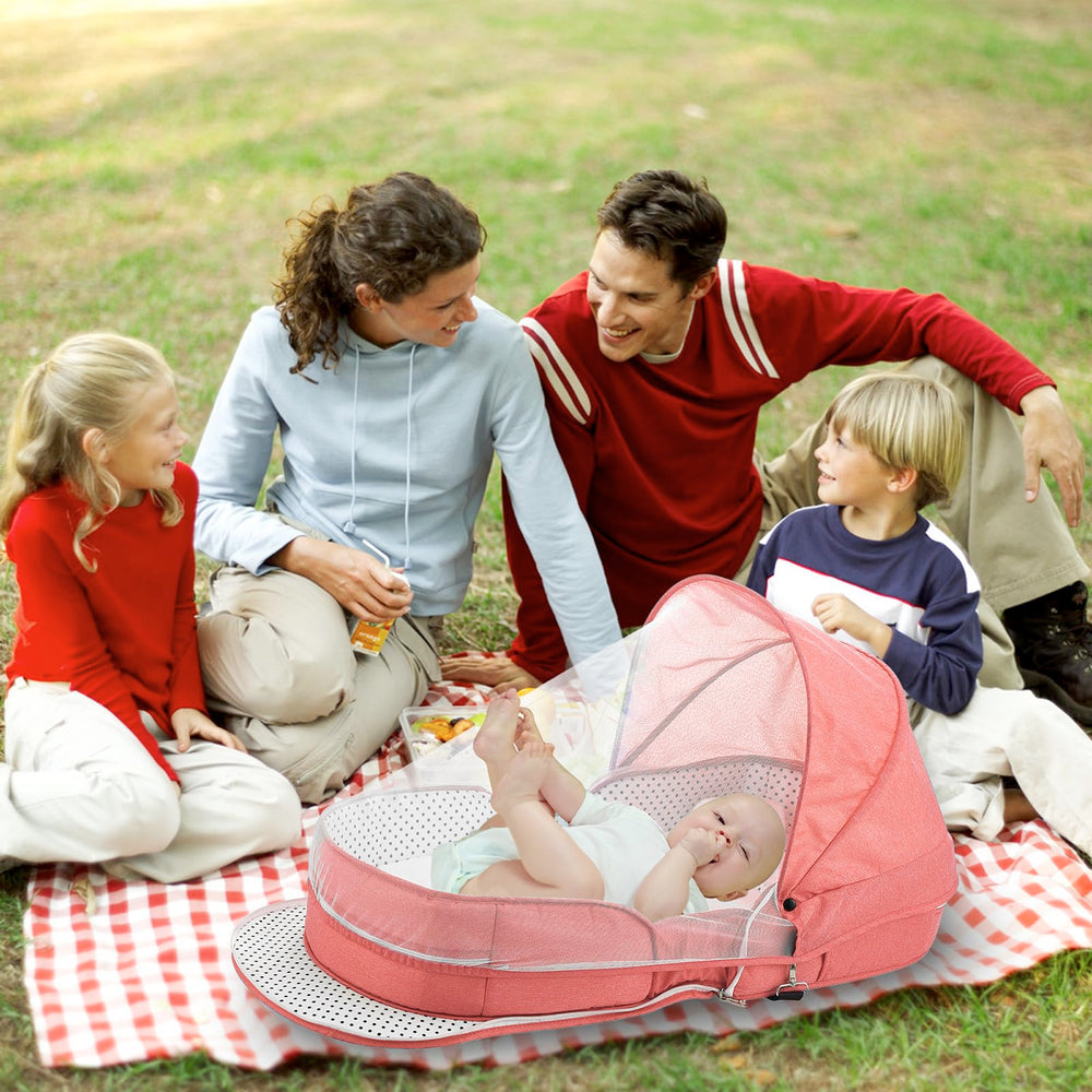 PGONEEE baby travel bassinet breathable mesh keeps baby airy and comfortable.