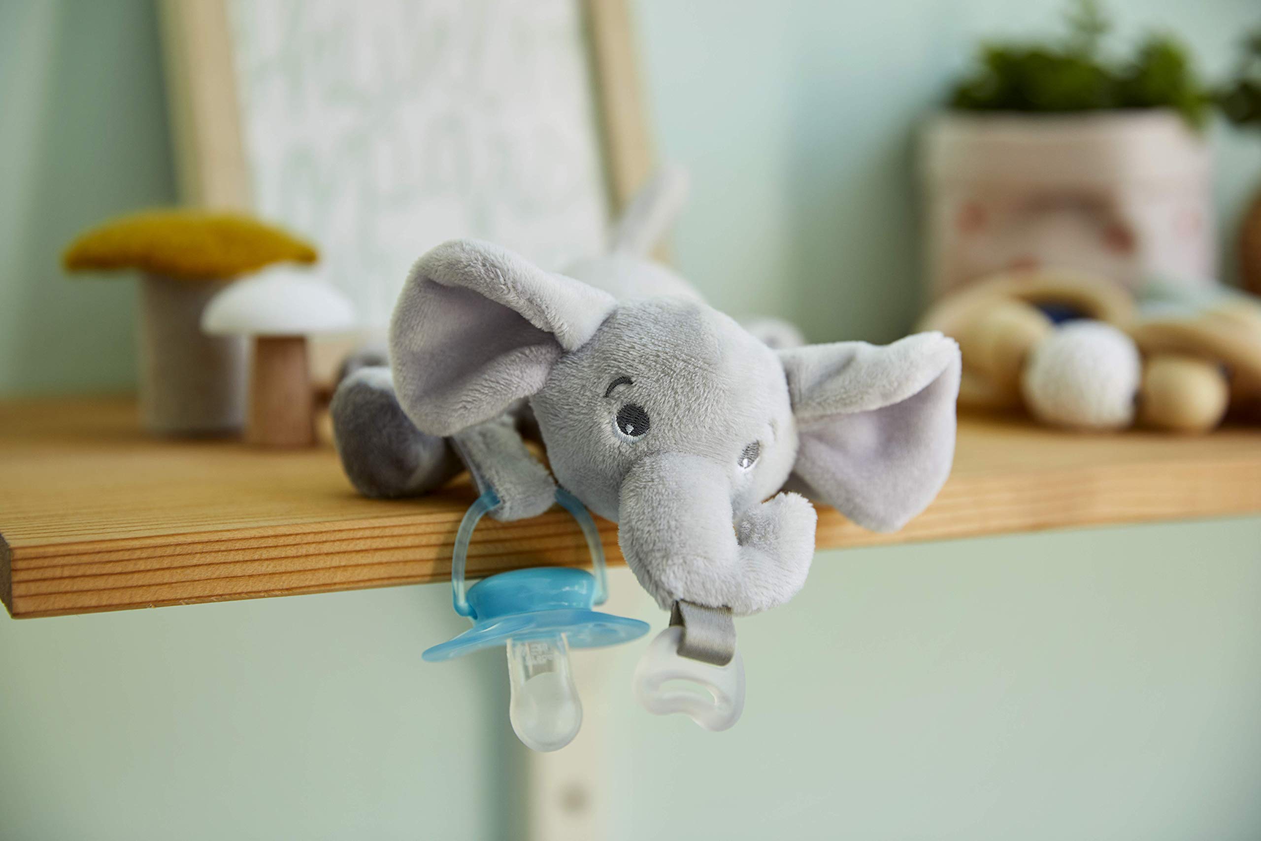 Philips Avent detaching pacifier and stuffed animal for easy cleaning