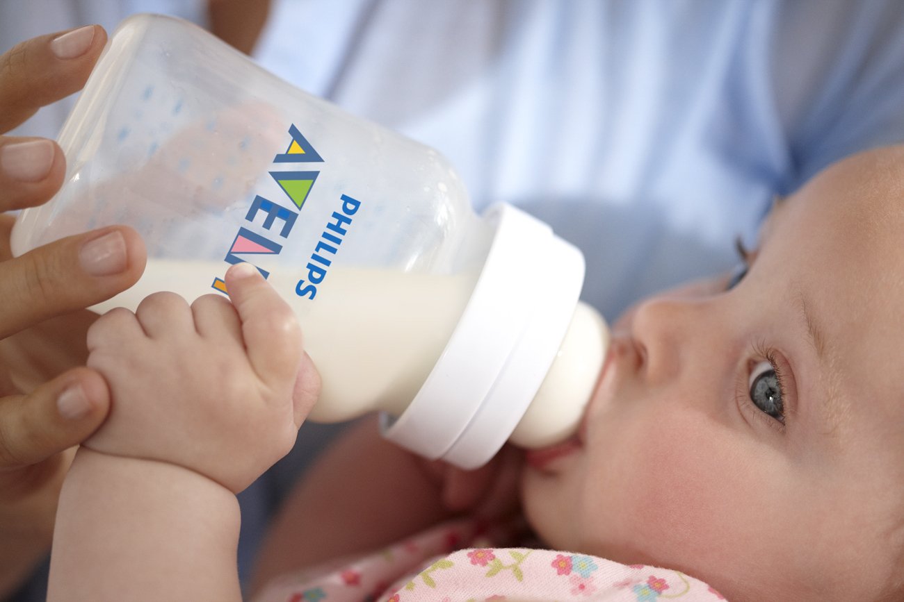 Philips Avent slow-flow nipple 1monthplus labeled for growing baby feeding pace.