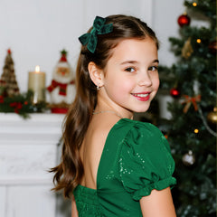 Phnydreg large velvet bow clip adds a bold focal point and warmth.