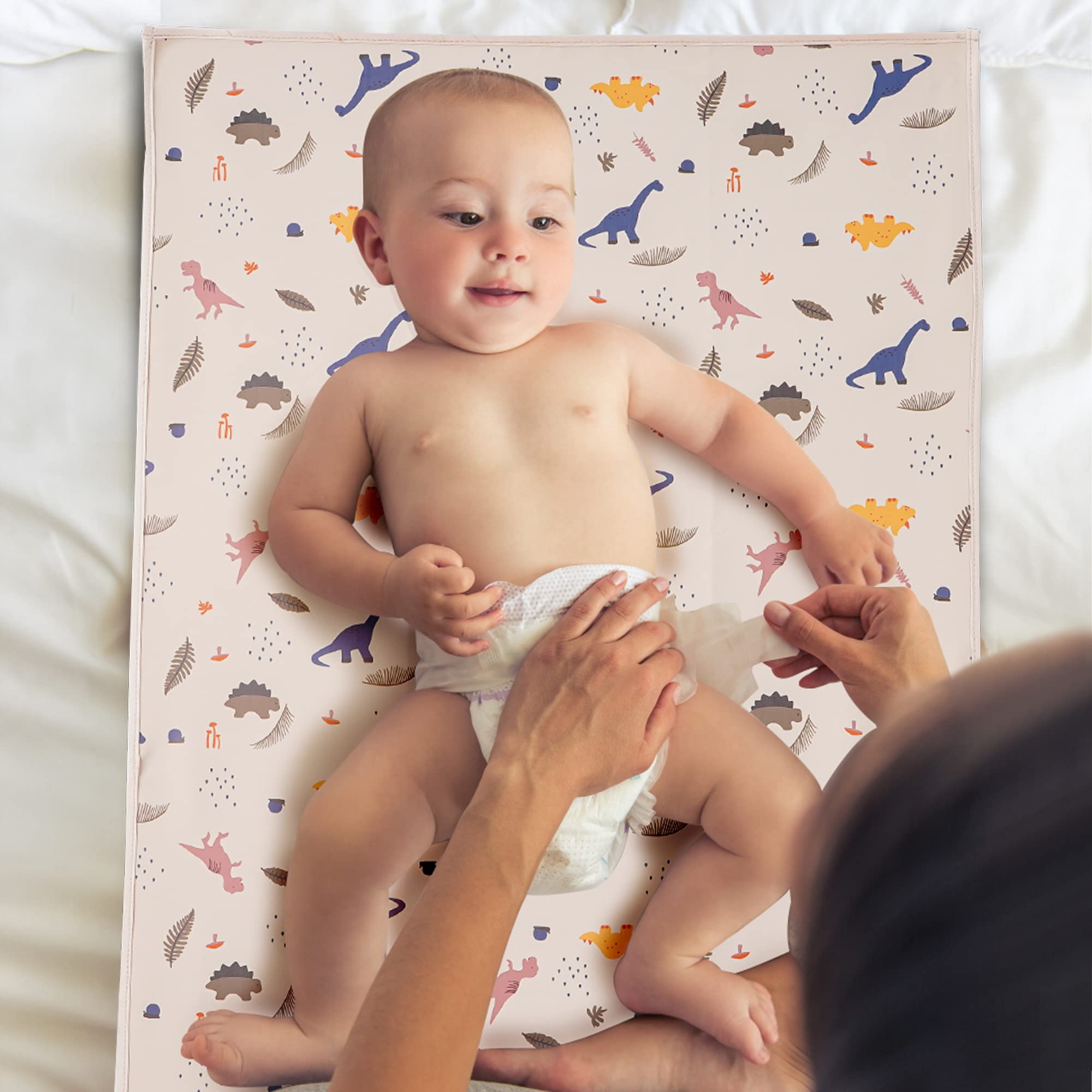 PHOEBUS BABY vegan leather mat uses non-toxic materials for safe newborn changes.
