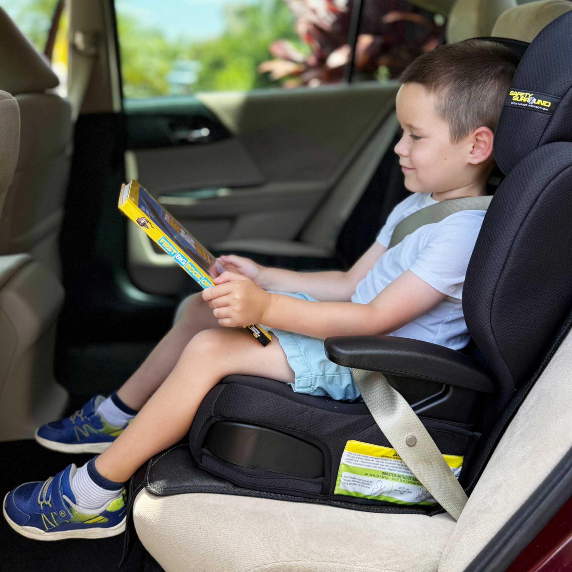 PIDO waterproof Oxford fabric guards against spills and stains in the car interior.