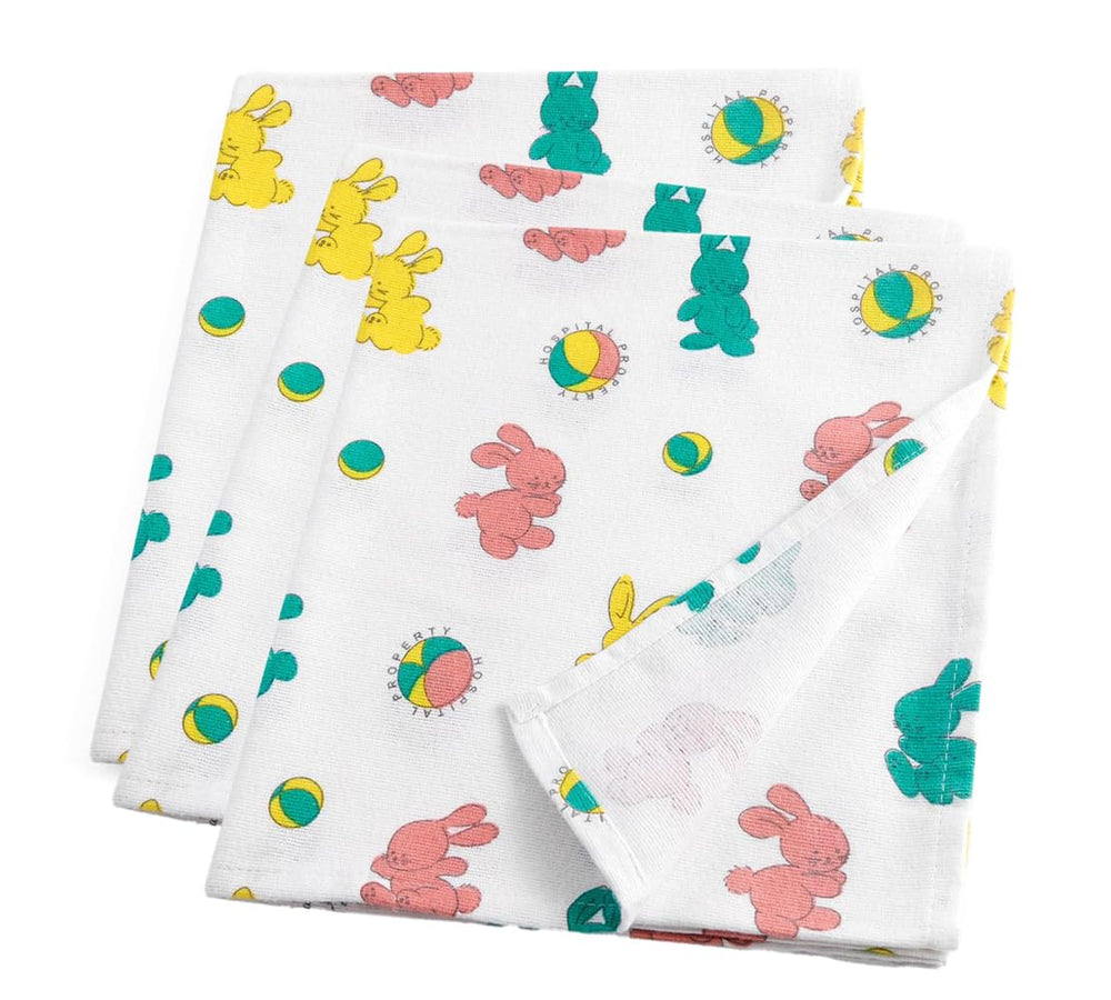 Pill Thing Bunnyland swaddle blanket provides newborn comfort with breathable cotton blend.