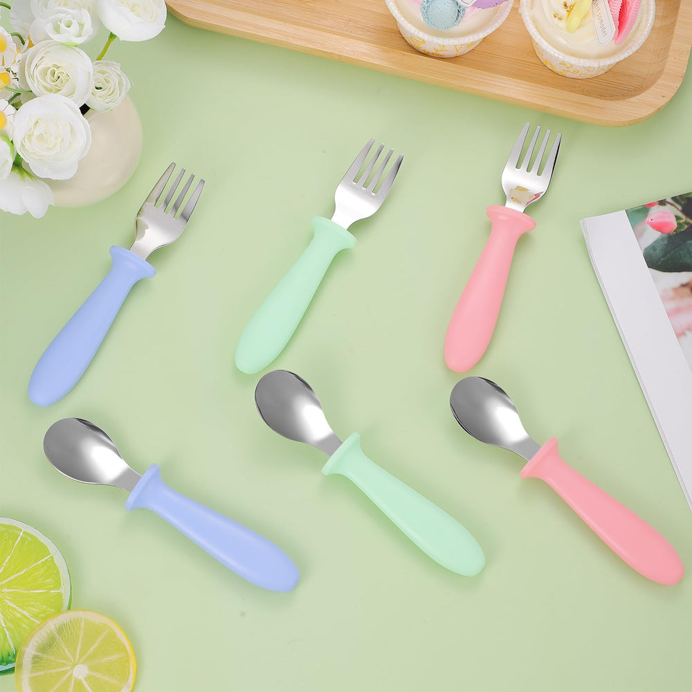 Pimoys color-variety toddler utensils to spark self-feeding interest.
