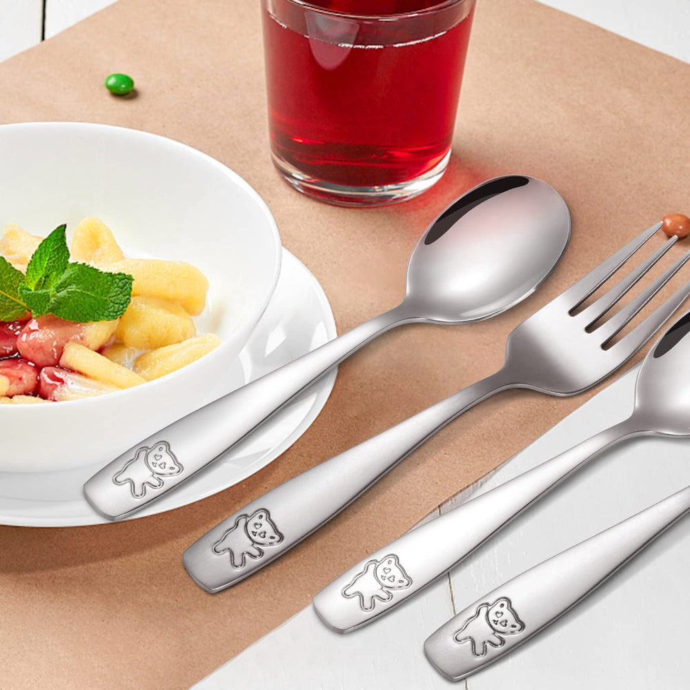 Pimoys toddler fork size 5-7x1 inch demonstrates proper fit