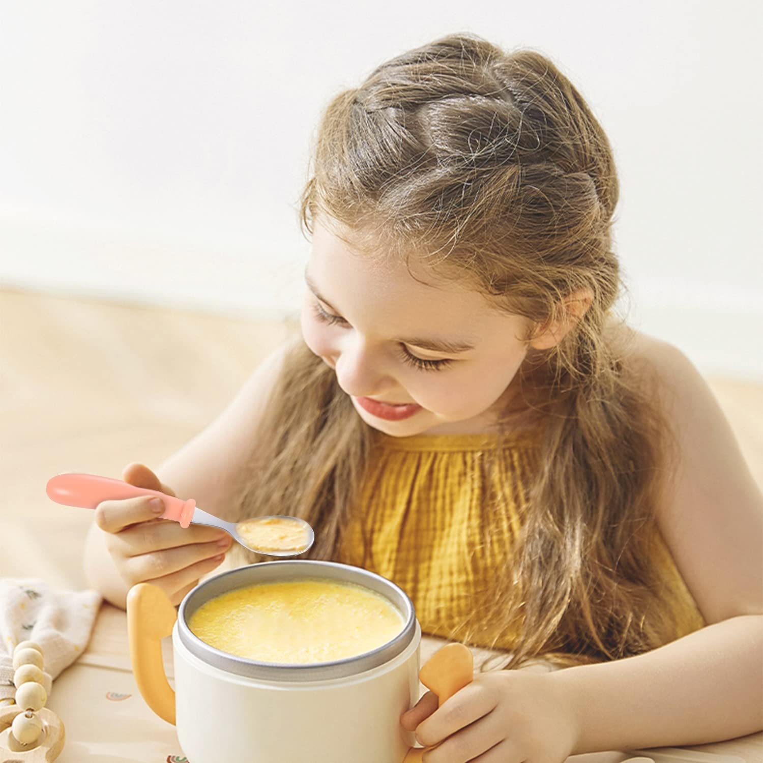 Pimoys safe-round-handle design helps children learn table manners safely.