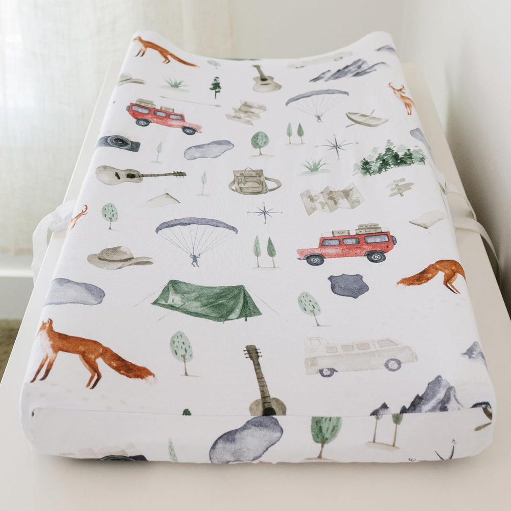 PobiBaby nursery ensemble pairing options highlight versatility with sheets and covers.