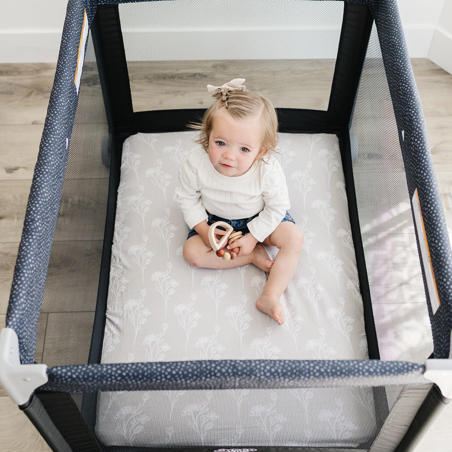 Pobibaby Wildflower safe-snug-fit emphasizes secure, soothing sleep space.