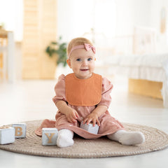 POIKSHARK soft-absorbent bib helps keep clothes dry during feeding and drooling sessions.