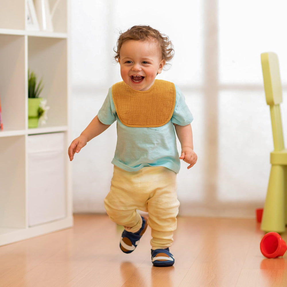 Poikshark unisex colors present a gift-ready set for baby showers