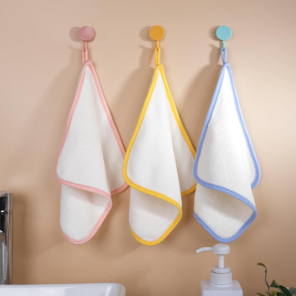 POLYTE soft microfiber texture close-up demonstrates ultra-soft fibers for sensitive daily cleansing