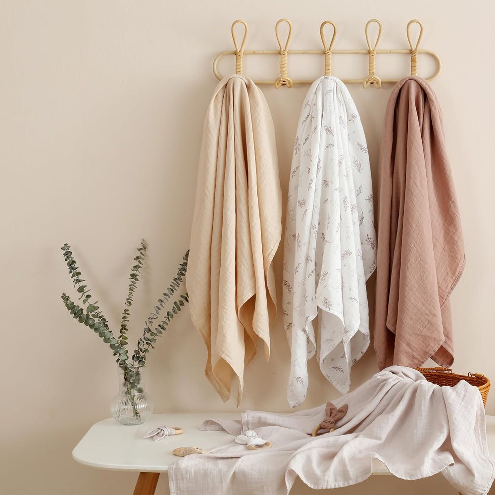 POMISO muslin swaddle blanket baby-tummy-time focus supports comfortable playtime and lounging.