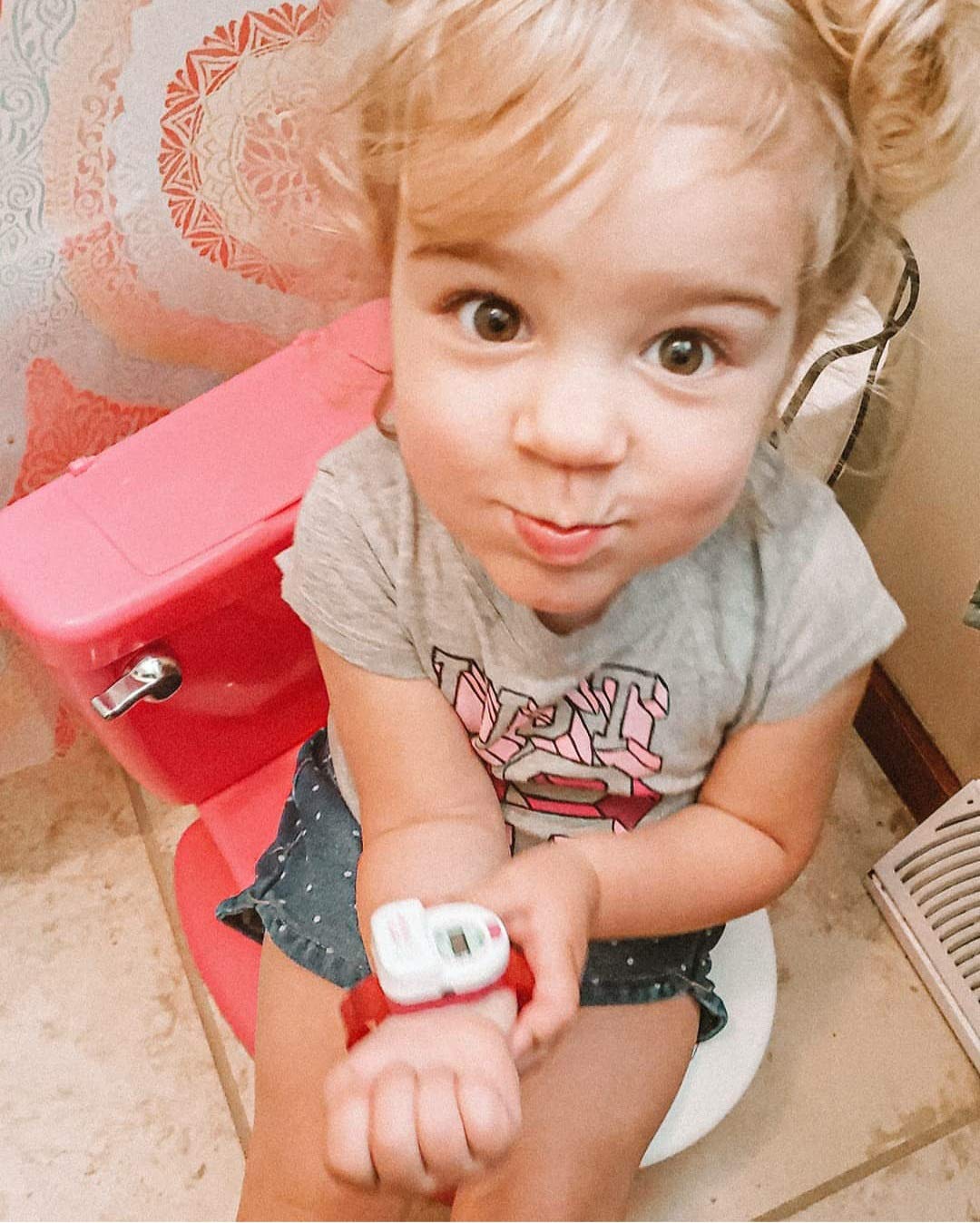 POTTY TIME potty watch pink adjustable-strap ensures a comfortable fit.