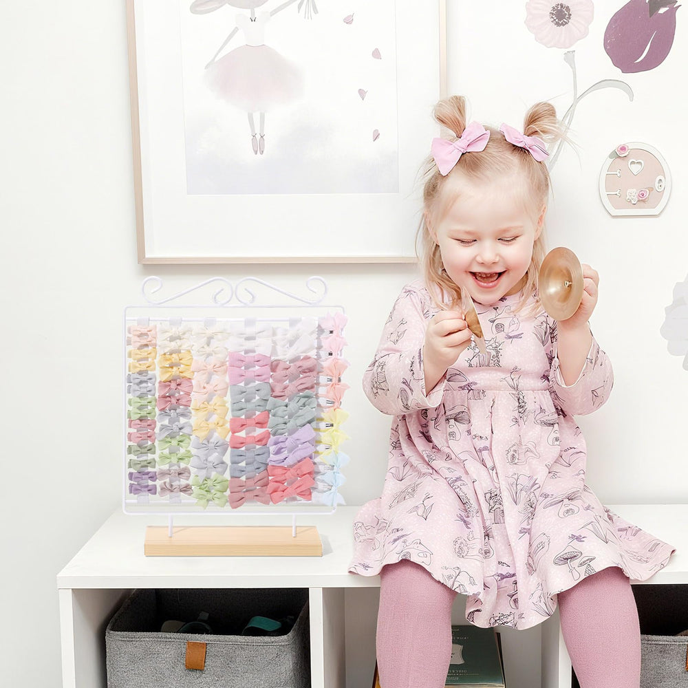 POVETIRE baby room organizer doubles as a decorative display rack.