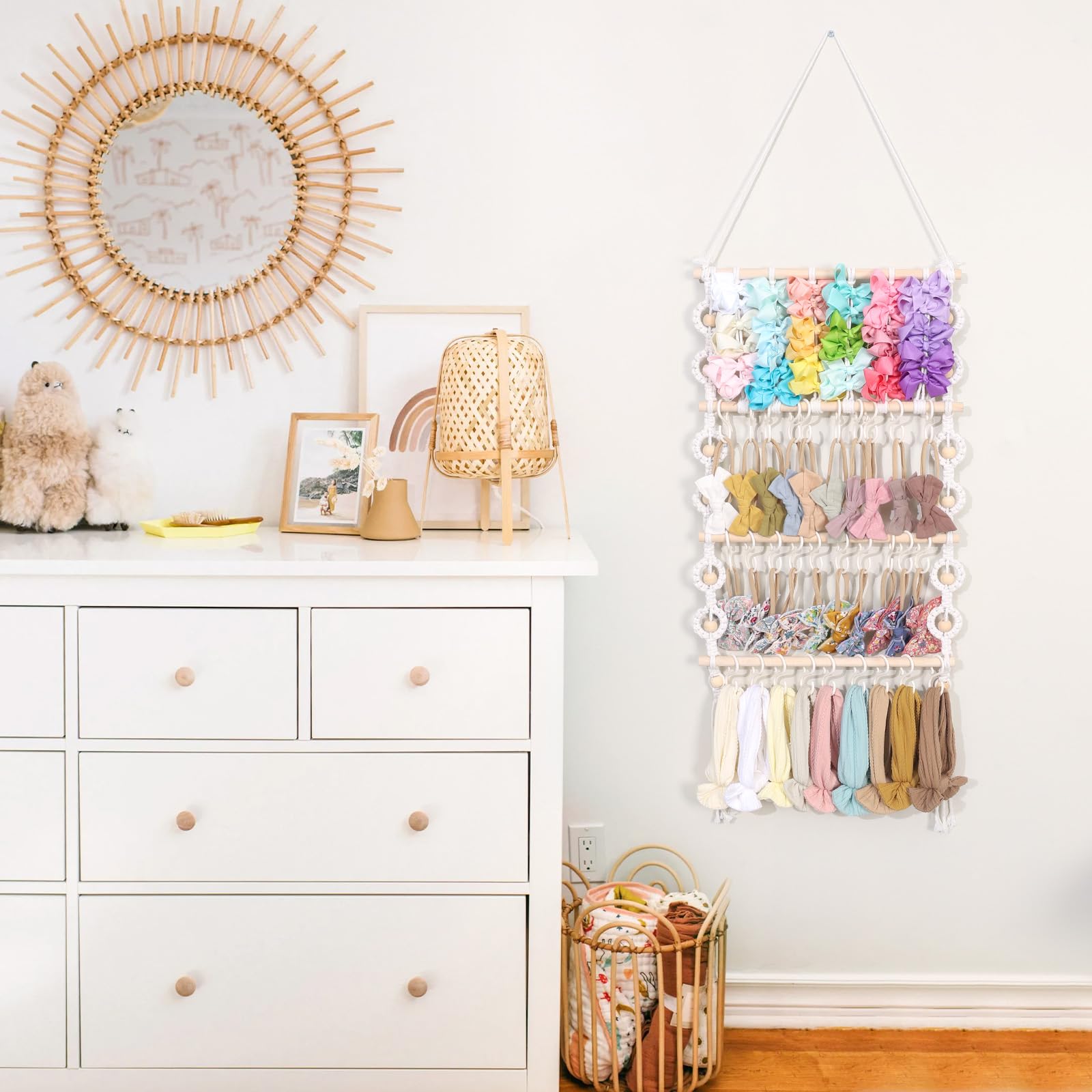 POVETIRE nursery room decor display helps quick outfit planning.