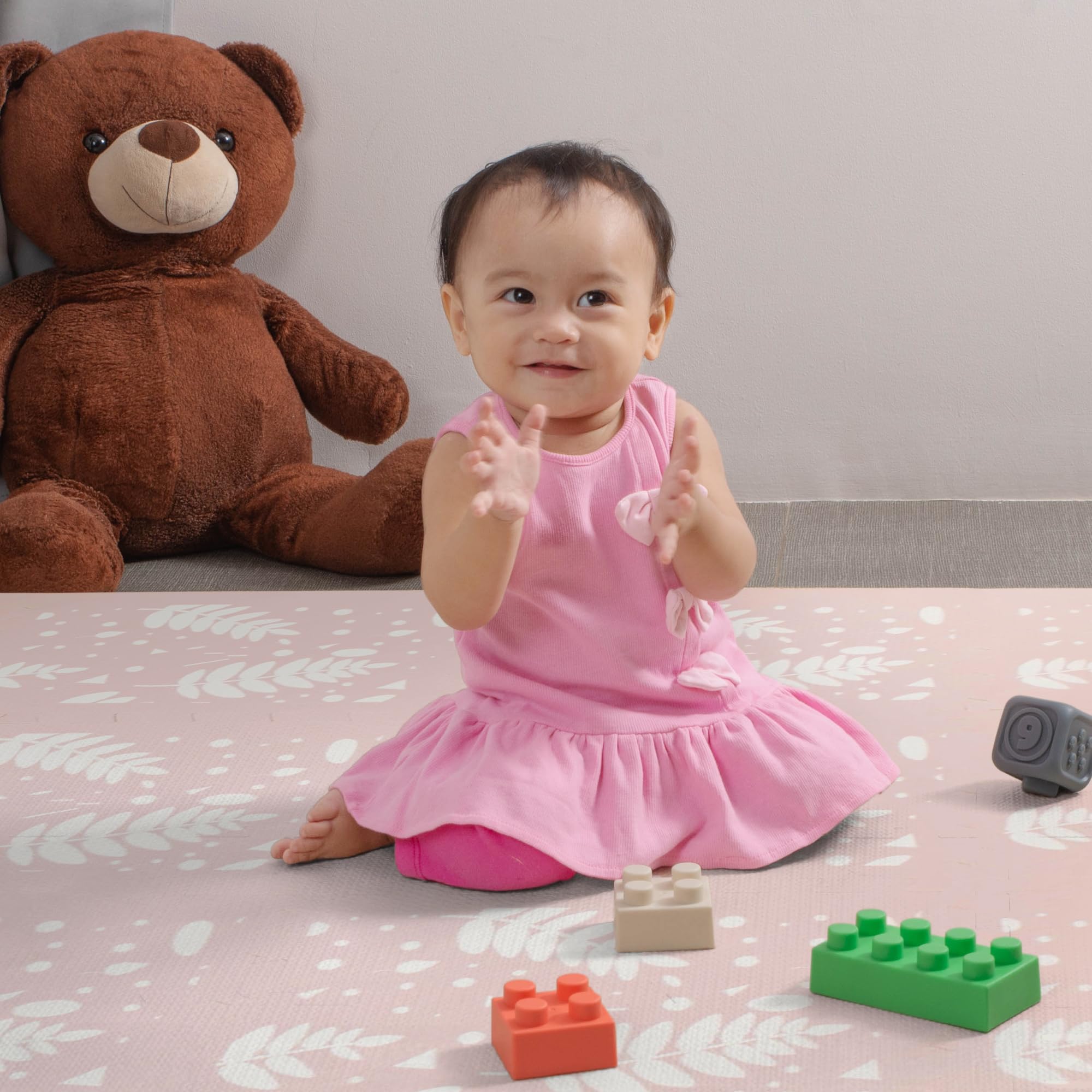 Primica large play-area setup supports open-ended exploration.