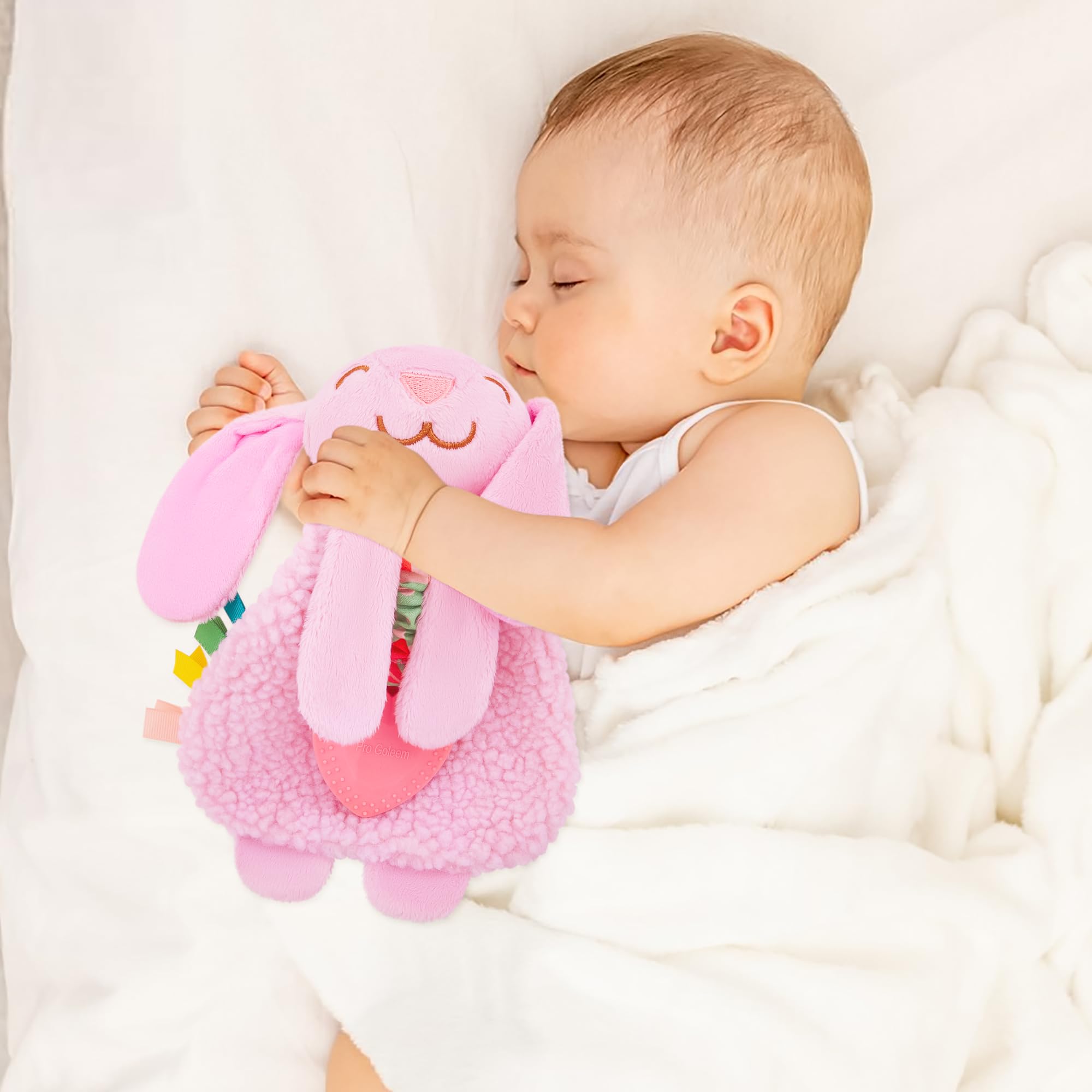 Pro Goleem Bunny Lovey crinkly sounds stimulate baby's hearing and curiosity.