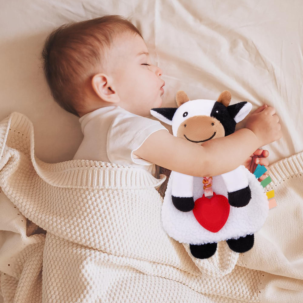 Pro Goleem Cow Lovey features crinkly sounds to engage baby hearing during play.