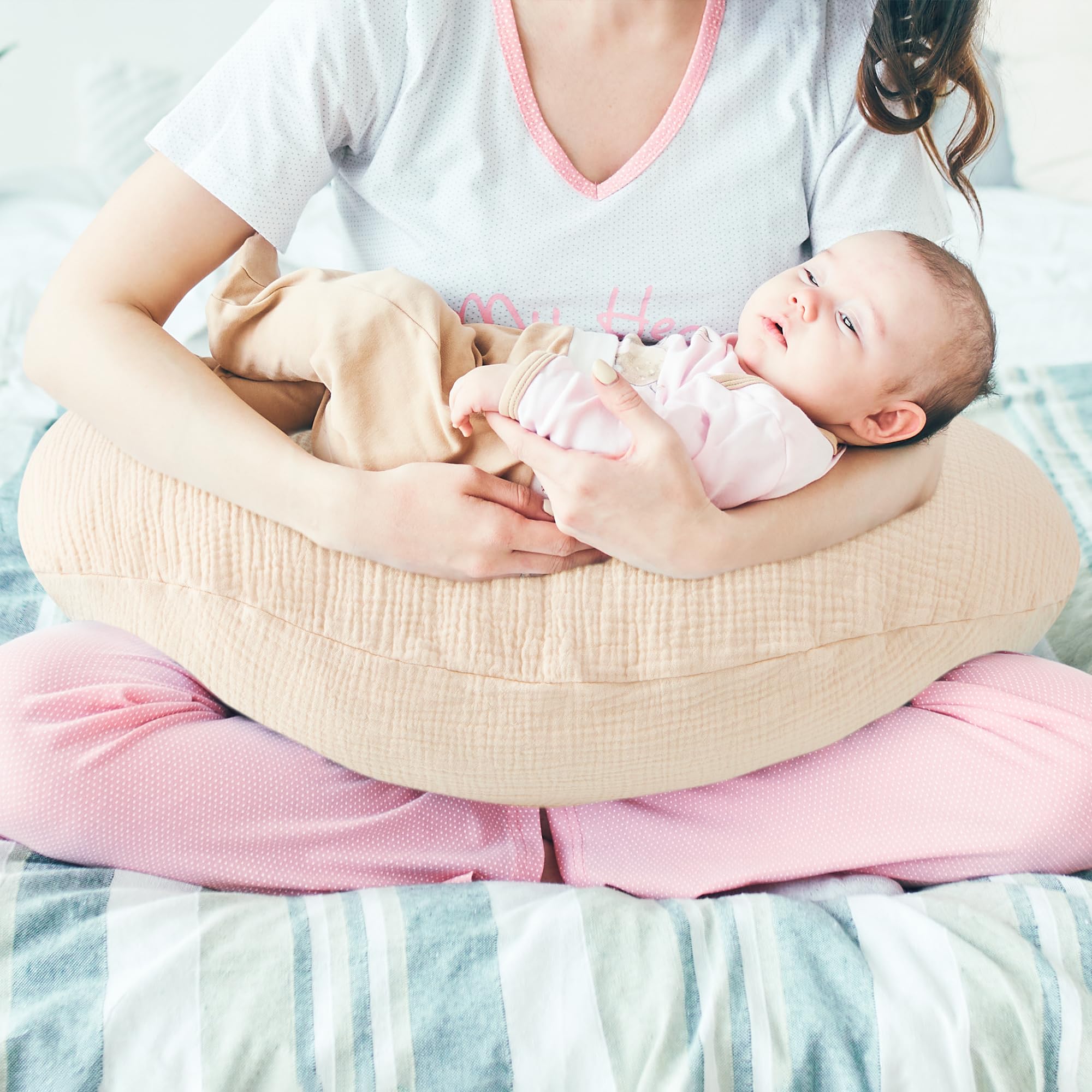 Pro Goleem muslin nursing cover beige pack-shot shows universal fit for standard pillows