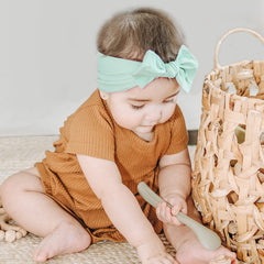 Prohouse one-size-fits-all headbands stretch to fit newborns through toddlers.