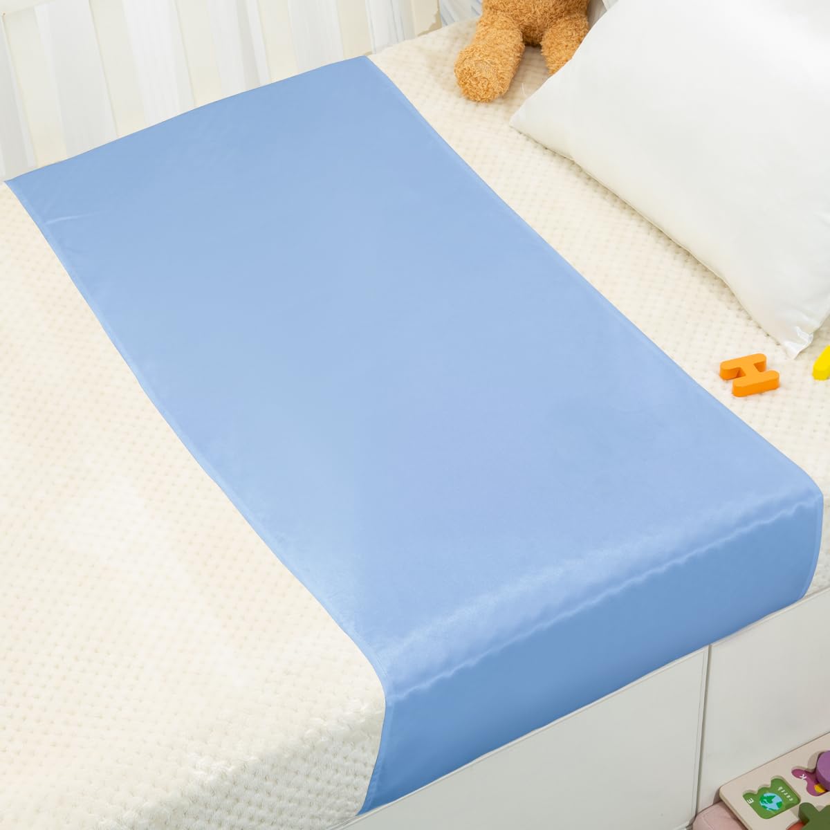 PROMEED 23 Momme silk bassinet sheet in blue texture promotes breathable baby comfort.