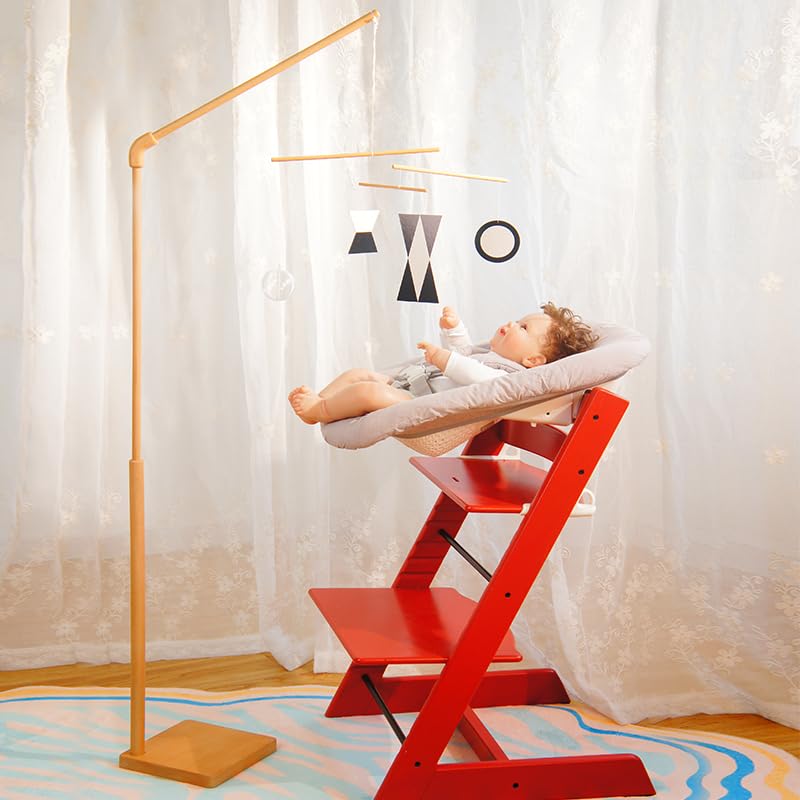Purgano baby sensory scene with Munari mobile invites attentive looking.