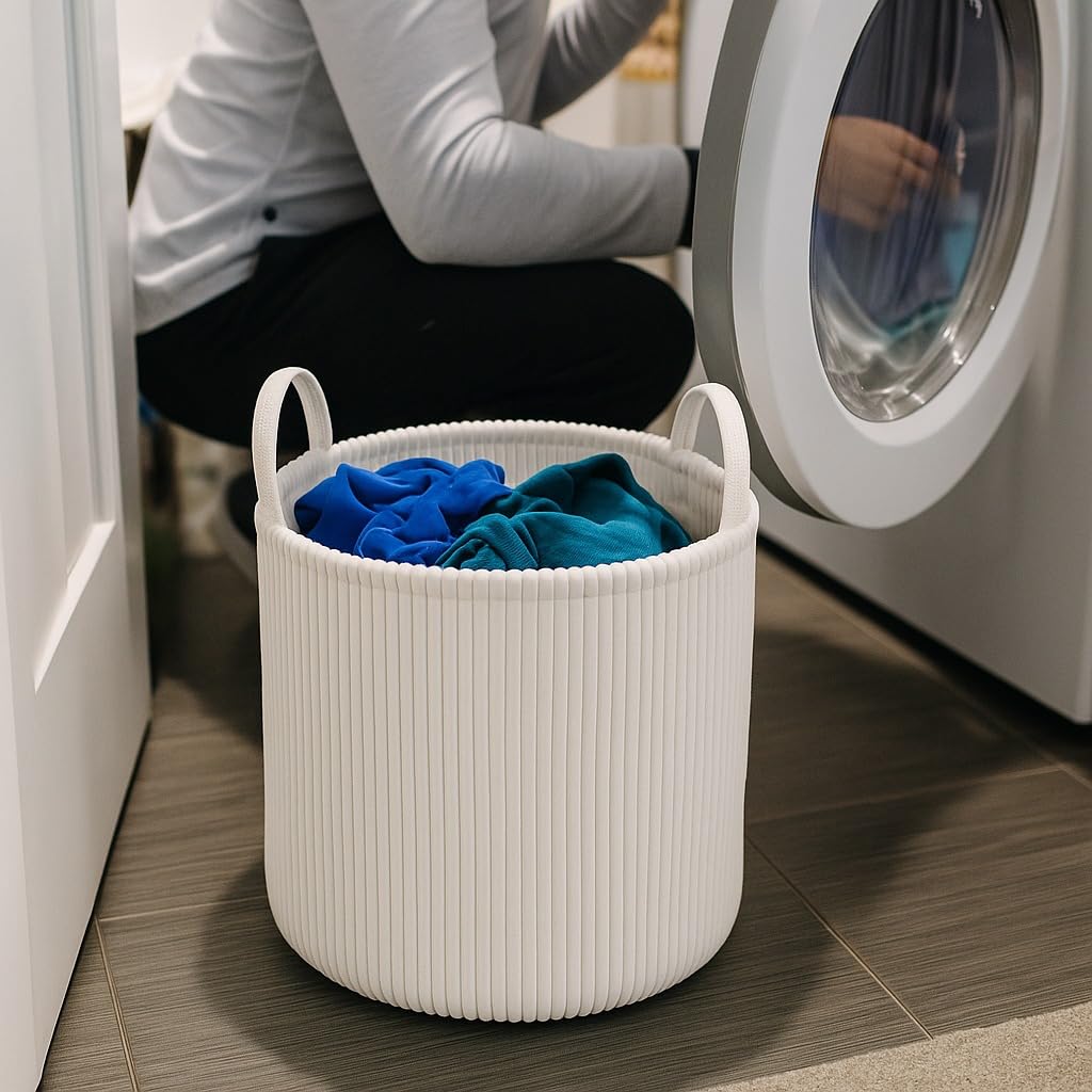 PUTSKA Round cream basket stacked with blankets and pillows