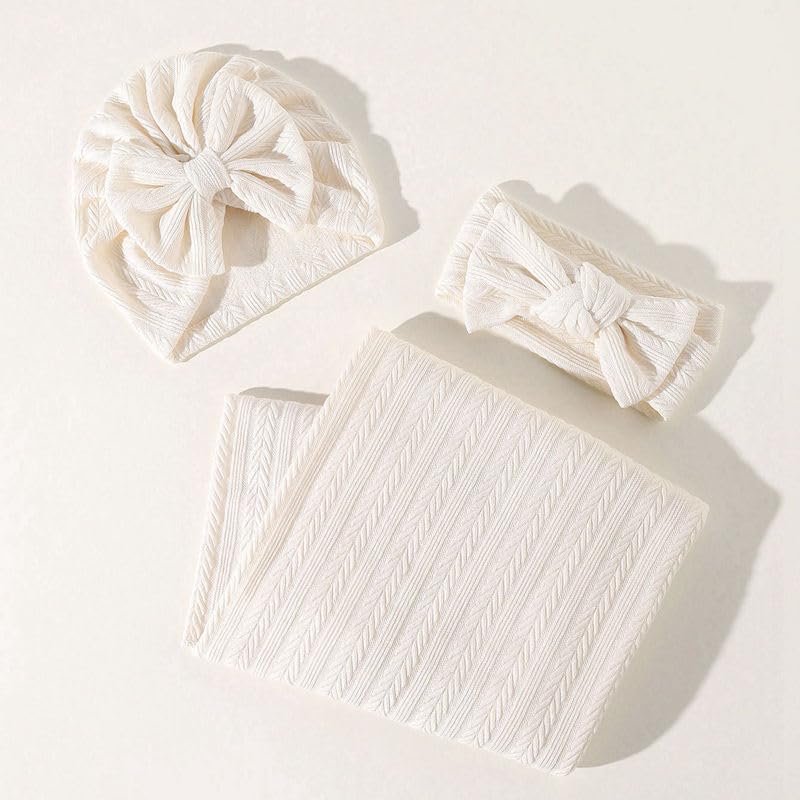 QandSweet packaging shot reveals included blankets and accessories in pink and beige.