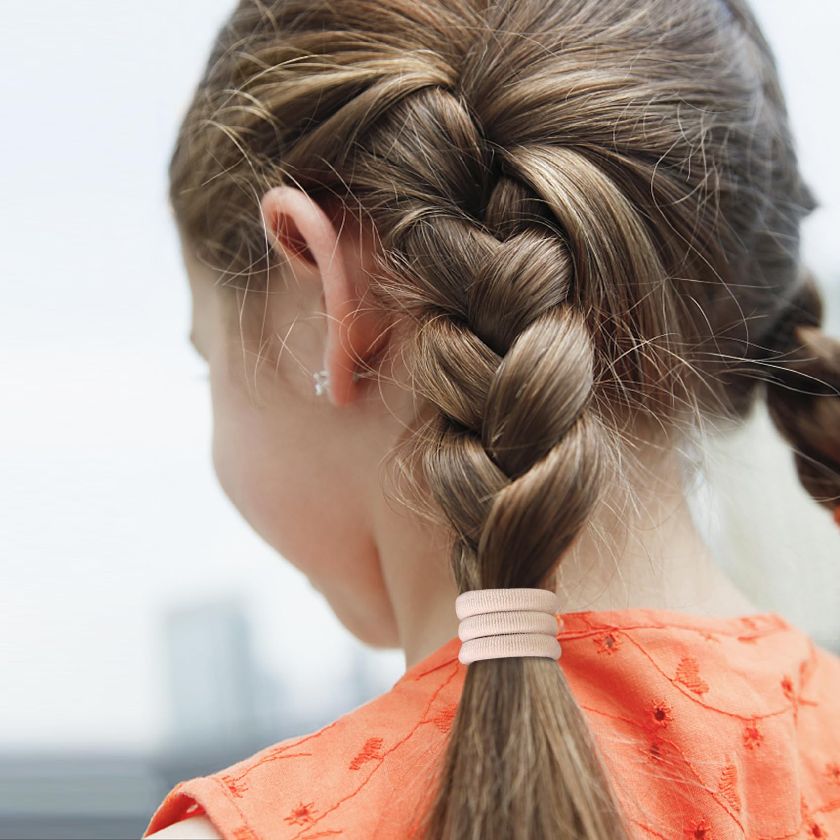Qarwayoc blonde color hair ties pair with any outfit for easy styling