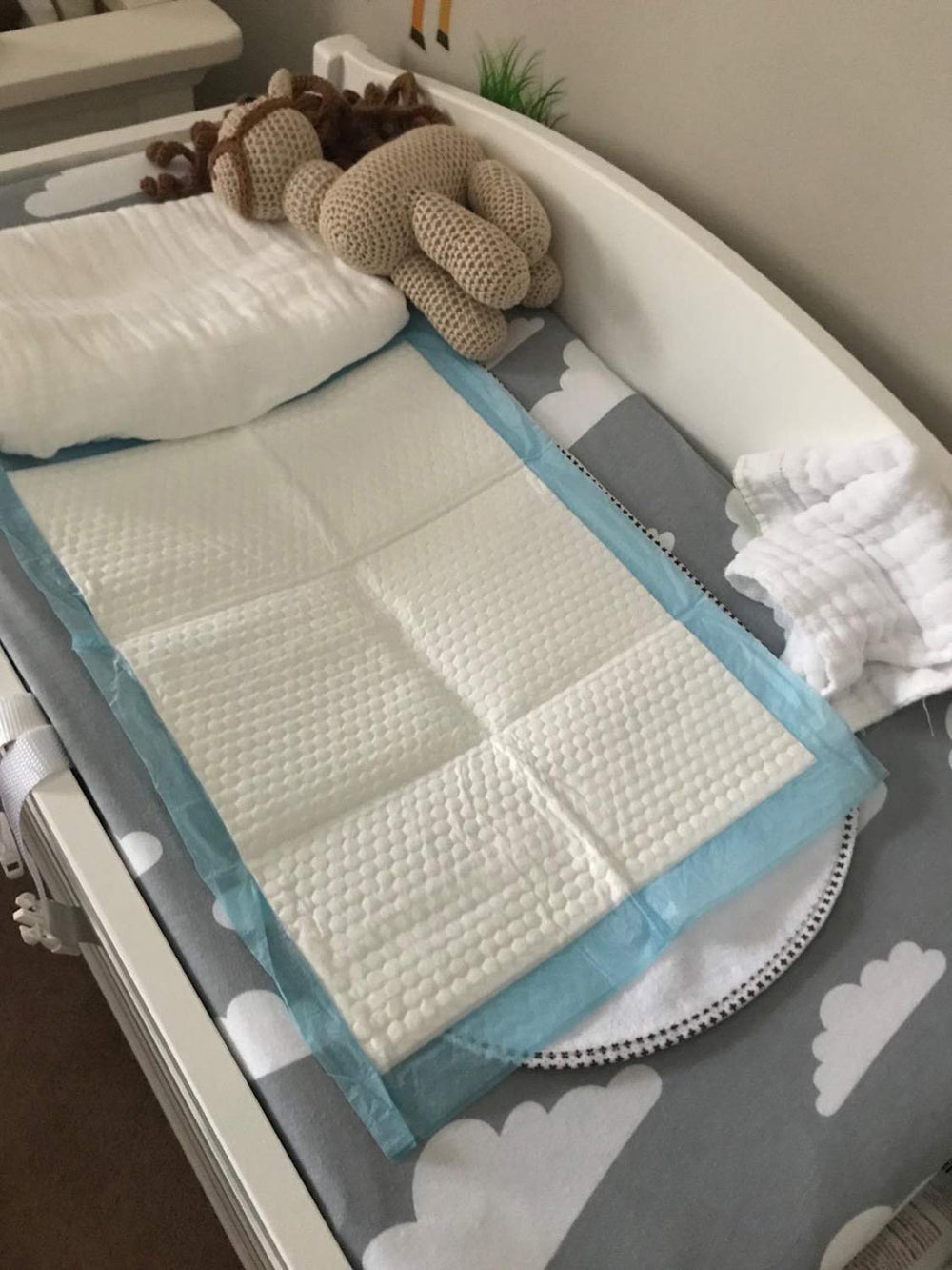QDTTSRY baby disposable changing pad portable use image shows convenient travel-ready underpad