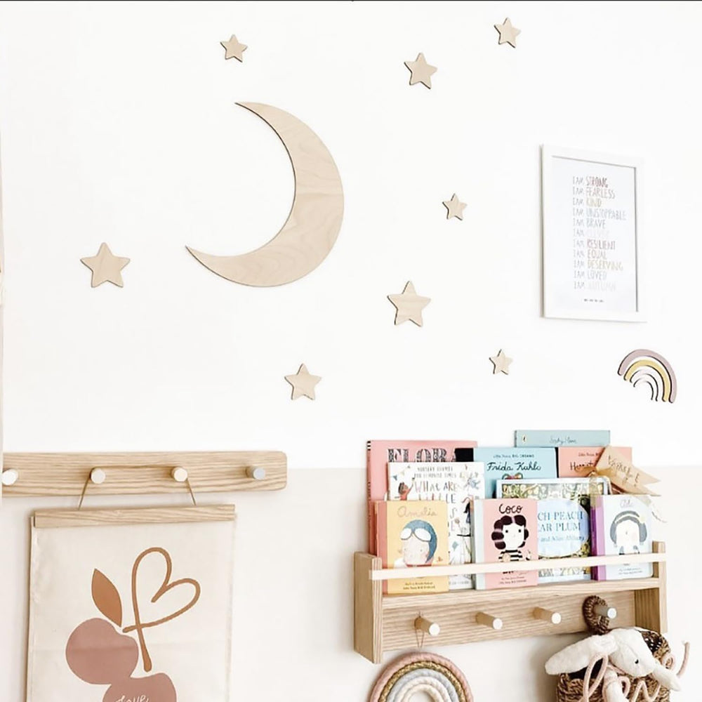 QENWWENG wooden stars add tactile warmth to a baby room décor