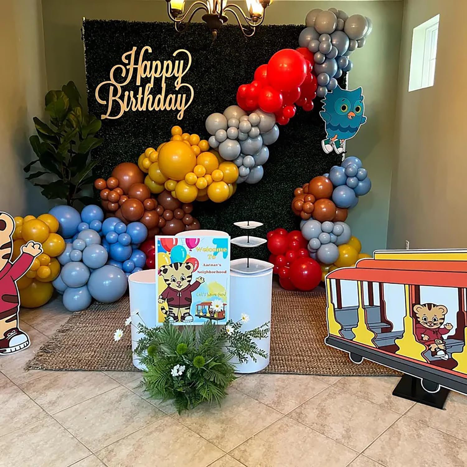 QENWWENG Happy Birthday Wood Sign doubles as a centerpiece for themed celebrations