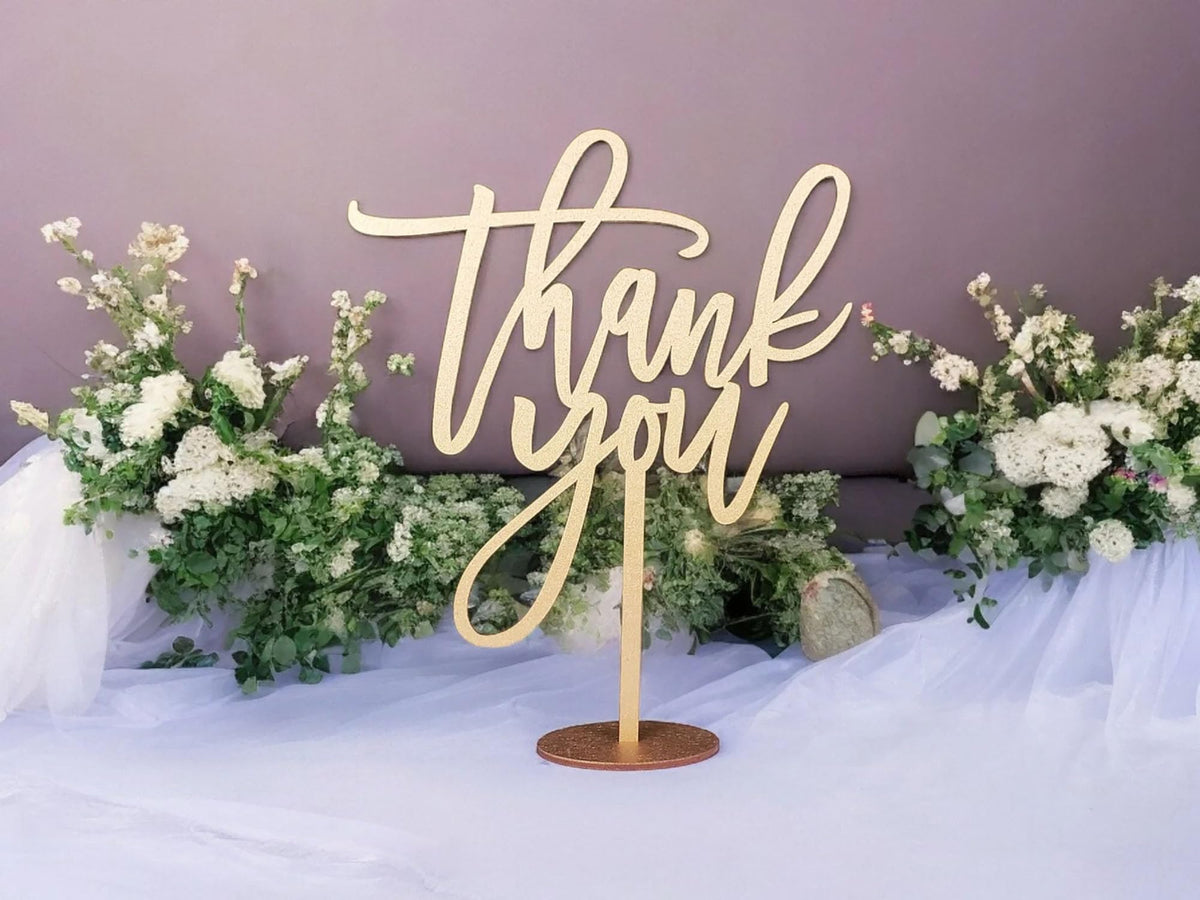 QENWWENG Thank You Table Sign on Stand enhances a warm welcome at events.