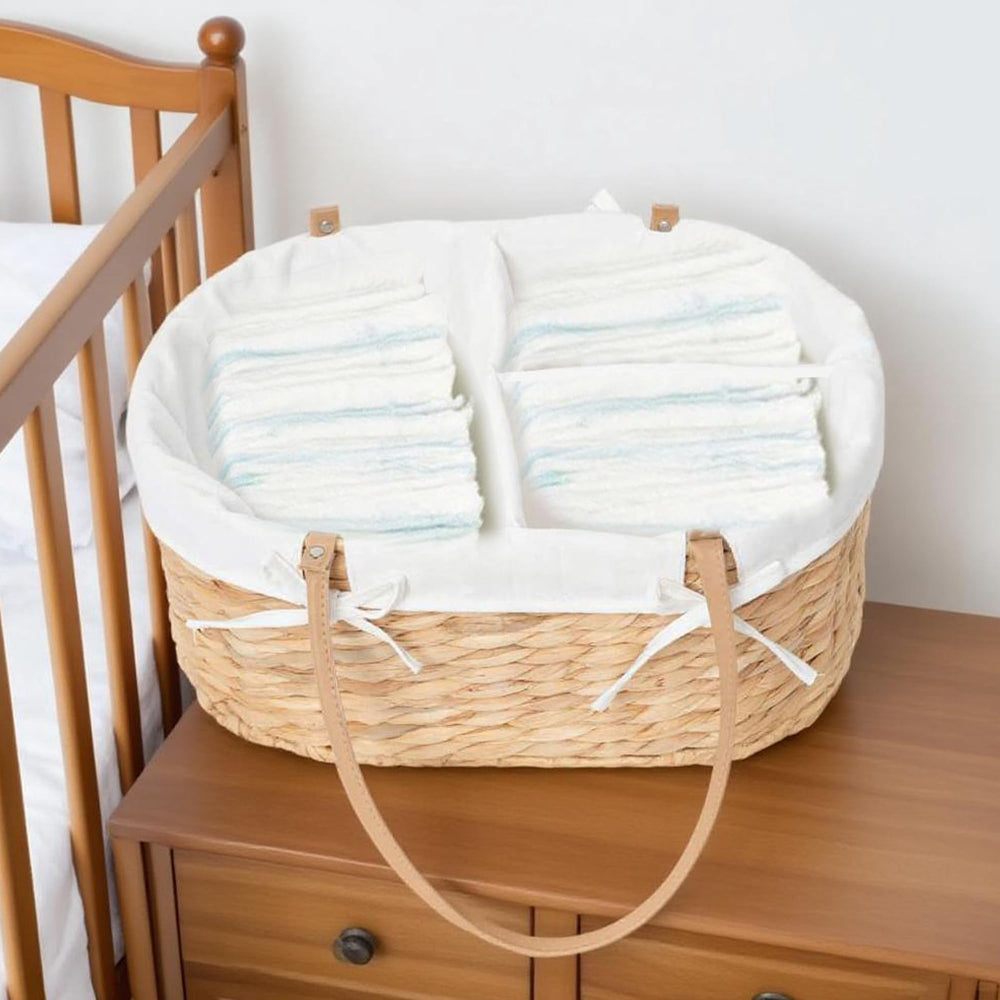 QINGTUHOME detachable lining with partition keeps baby items neatly sorted for quick diaper changes.