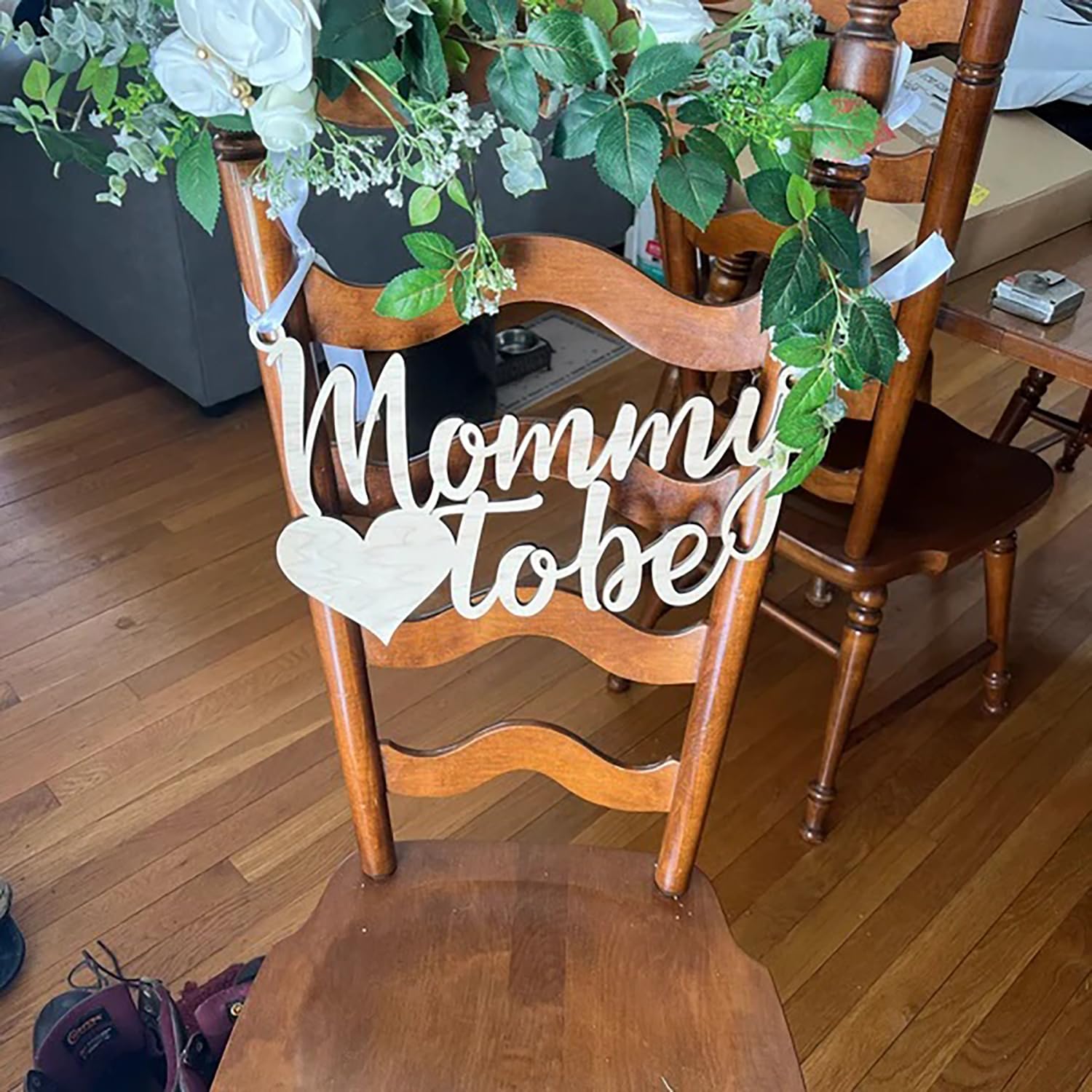 QPARTYFIRE Mommy to Be Chair Sign creates warm, inviting ambiance at the baby shower.