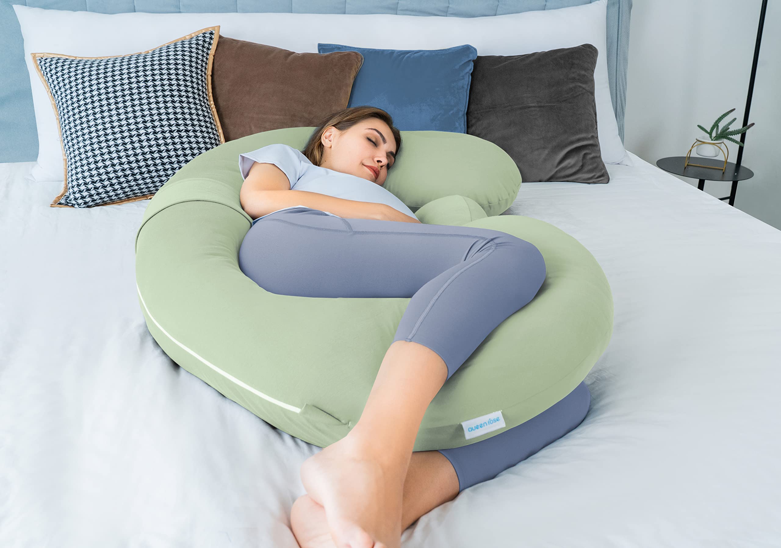 QUEEN ROSE main body pillow shows full-length support for side sleepers