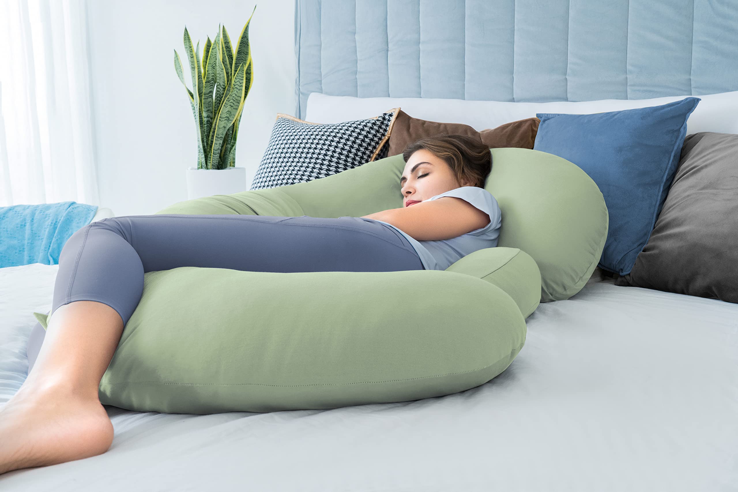 QUEEN ROSE detachable strap keeps the pillow in place during sleep