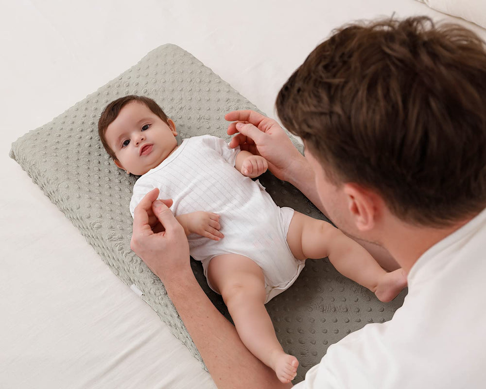 QUENESS BABY changing pad cover with elastic band-fit stays secure on your pad.