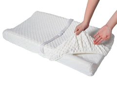 QUENESS changing pad cover on a 32x16 pad demonstrates secure contour fit for babies
