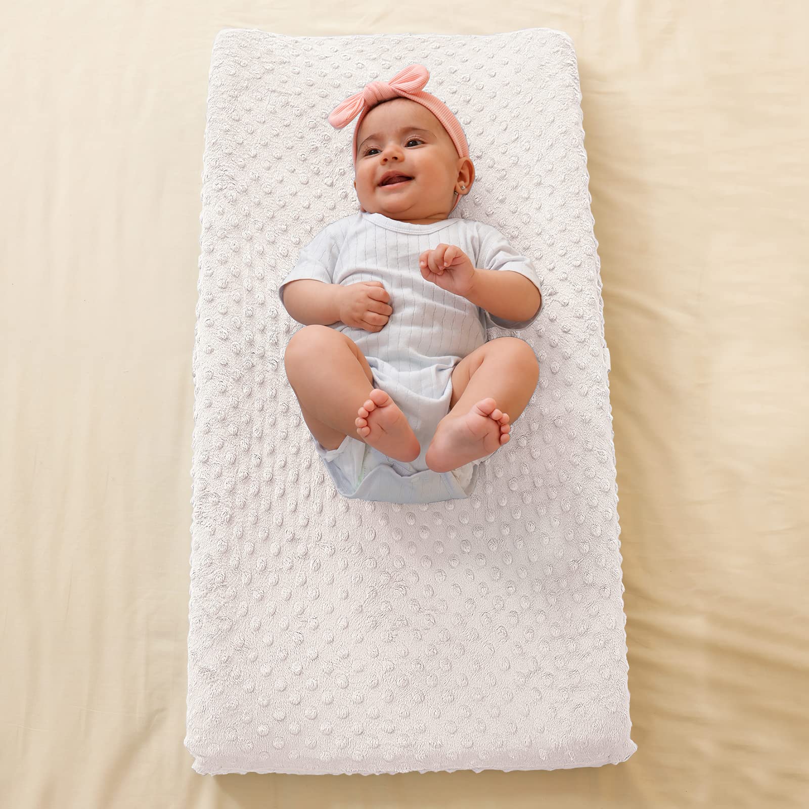 QUENESS secure-stays design keeps the cover in place on flat or contoured pads