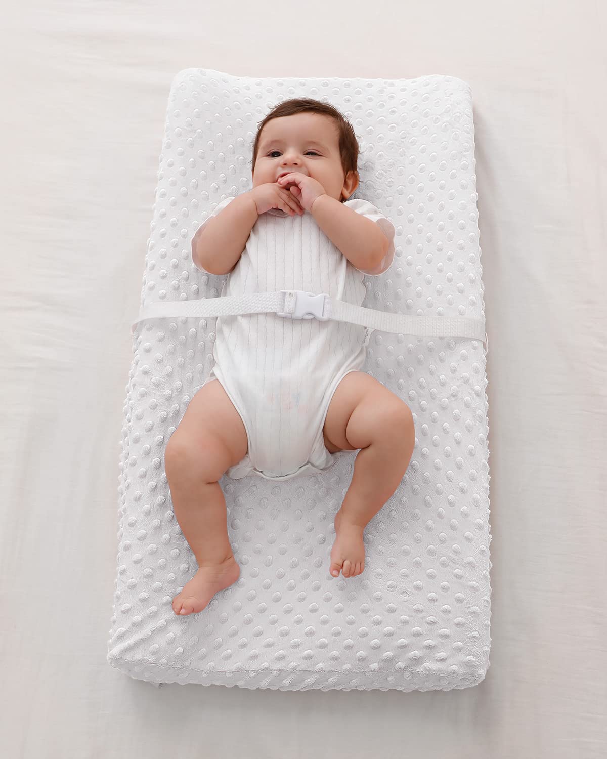 QUENESS BABY Cloud Dancer gift-ready packaging for baby showers.